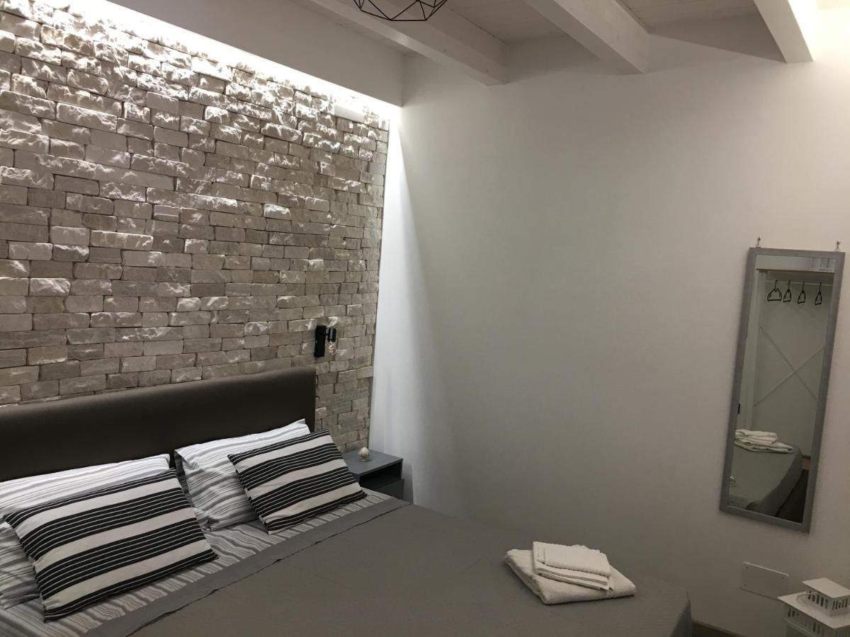 Апартаменты Loft27 Таранто Экстерьер фото
